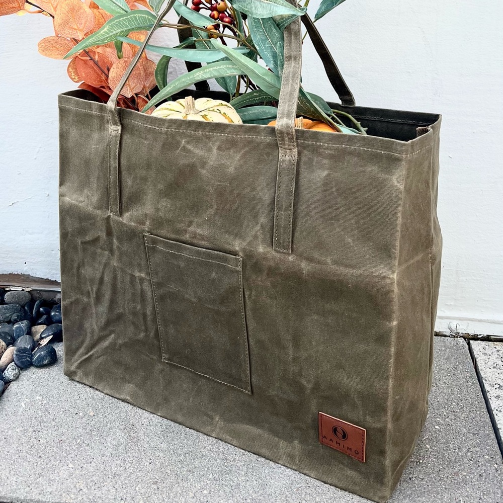 Waxed canvas tote bag with should traps light weight but strong foldable